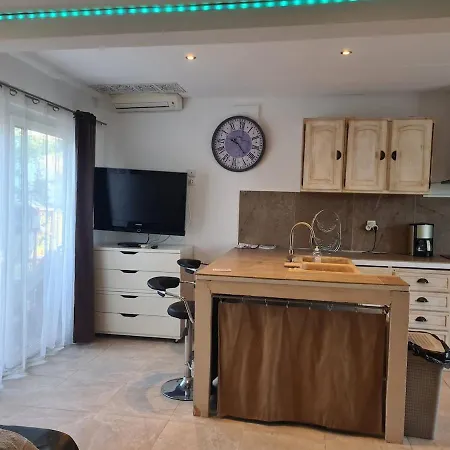 Flat With Sea View Apartment
