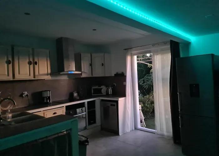 Flat With Sea View 公寓