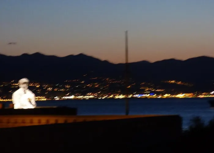 Flat With Sea View * 昂蒂布