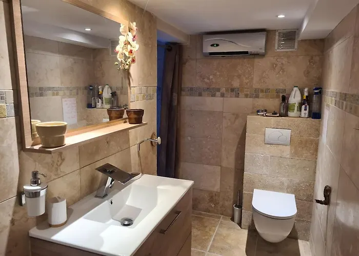 Flat With Sea View 公寓