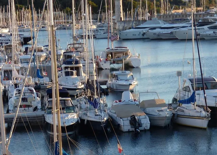 Flat With Sea View * 昂蒂布