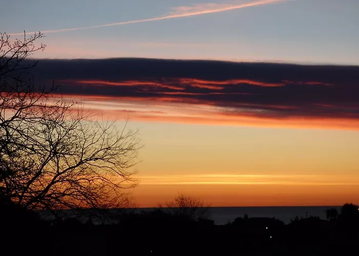 Flat With Sea View 公寓