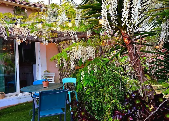 Flat With Sea View 公寓